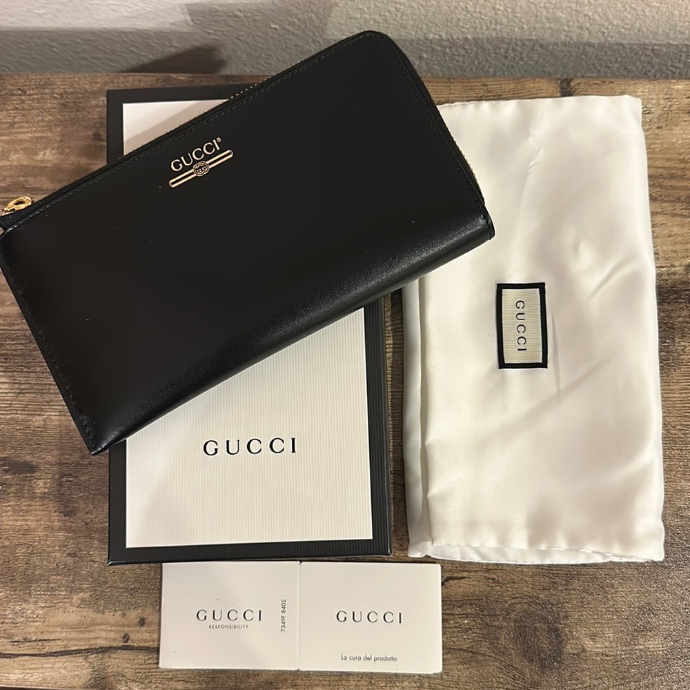 Gucci black zip round wallet calf